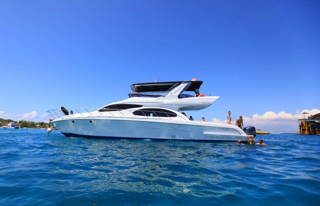 luxury yacht in bali